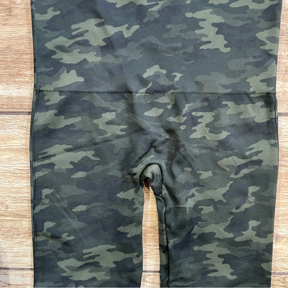 SPANX Look At Me Now Seamless Leggings Size Large Camo Green - Picture 6 of 15